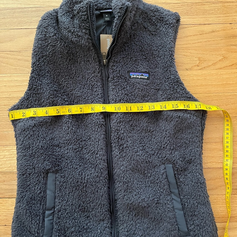 Patagonia. Los Gatos vest. Size M. Perfect condition. New with tags. - Picture 3 of 8